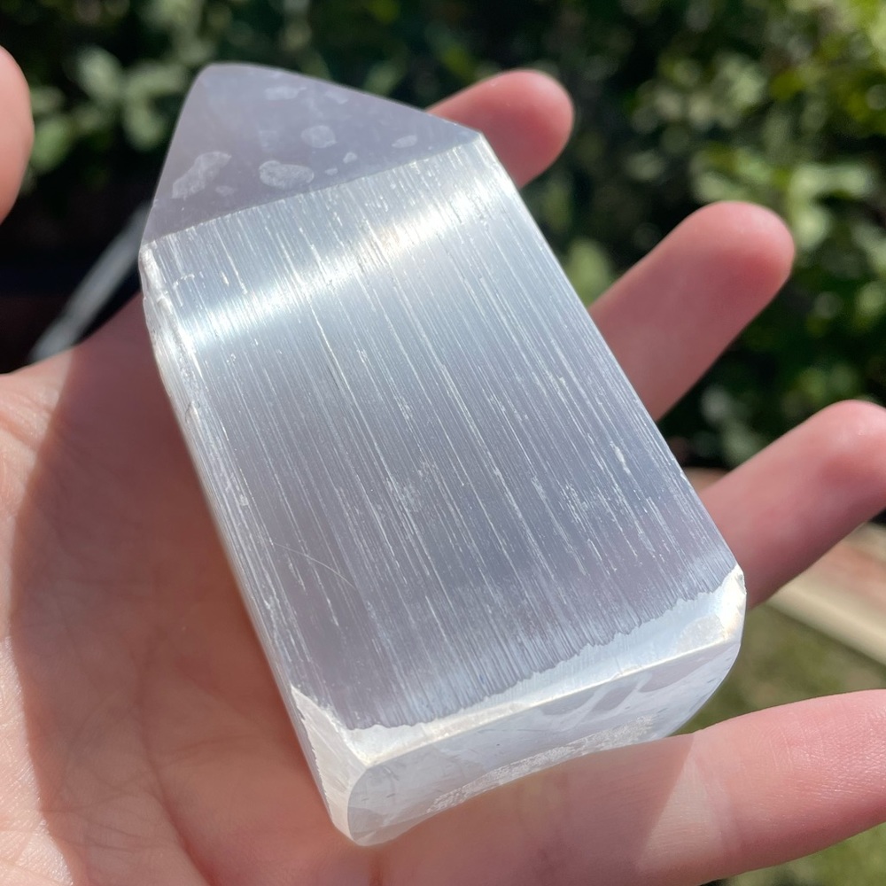 Stunning Selenite tower - Picture 12 of 15